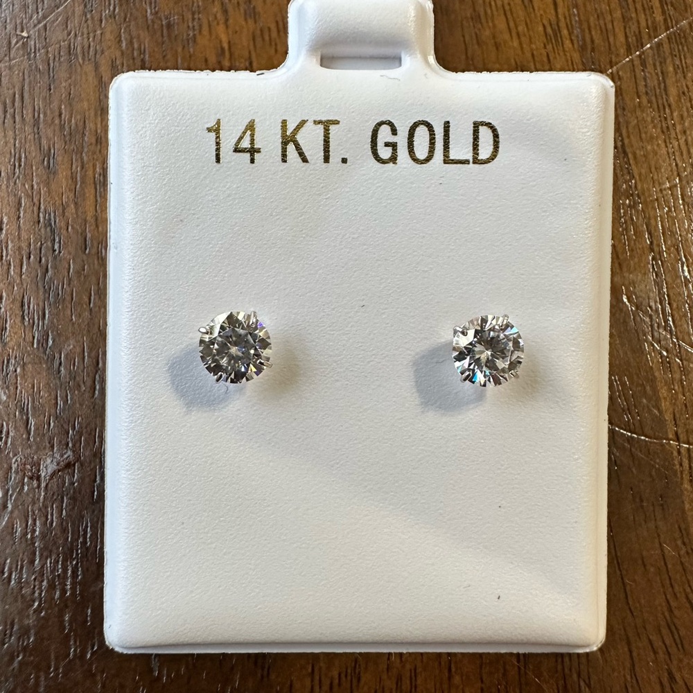 14 KT White Gold Stud CZ Earrings 6 mm